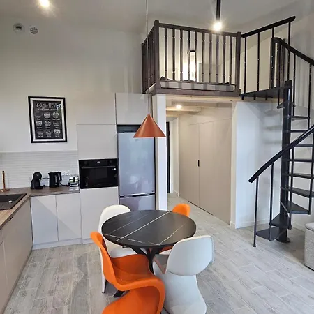 Nad Odra Z Antresola, Rynek 500 M Apartamento